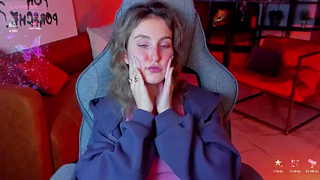 Snapshot of LuxRayi chatting on October 20, 2025, 8:53 pm LuxRayi online show from October 20, 2025, 8:53 pm