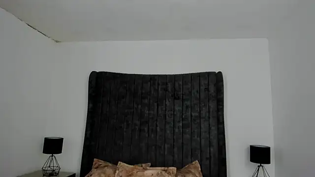 NataGarcia online show from December 4, 2025, 4:27 pm