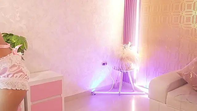 Bella19  online show from May 26, 2026, 8:27 pm
