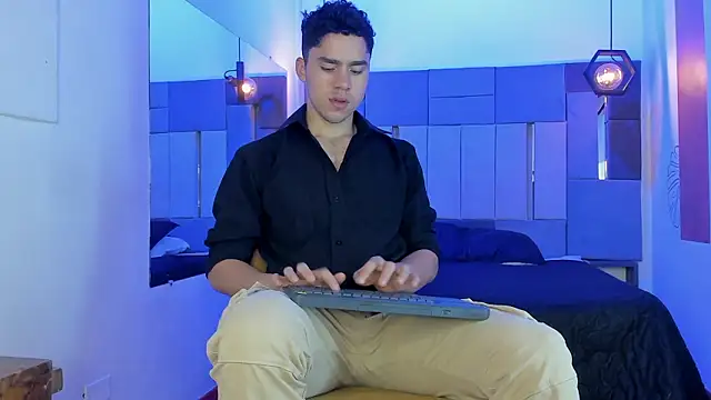 LiamNovak online show from February 1, 2026, 12:04 pm