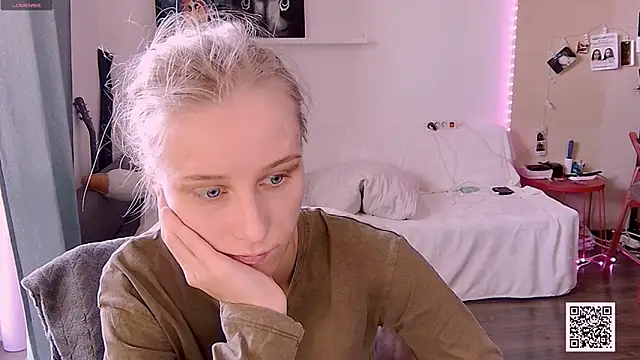 Snapshot of KatiKate chatting on September 9, 2025, 11:10 am KatiKate online show from September 9, 2025, 11:10 am