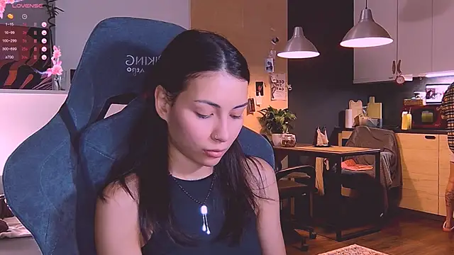 KatiKate online show from October 21, 2025, 5:13 pm