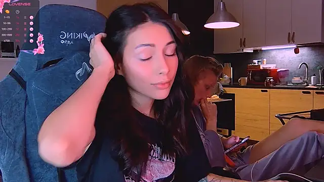 KatiKate online show from November 3, 2025, 5:14 pm