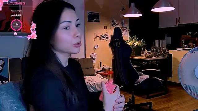 KatiKate online show from November 7, 2025, 3:56 pm