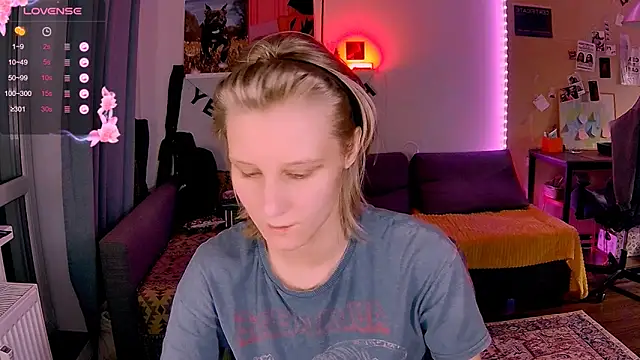 KatiKate online show from December 3, 2025, 2:26 pm