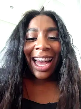 Snapshot of KloheCurvy chatting on December 11, 2024, 5:48 pm KloheCurvy online show from December 11, 2024, 5:48 pm