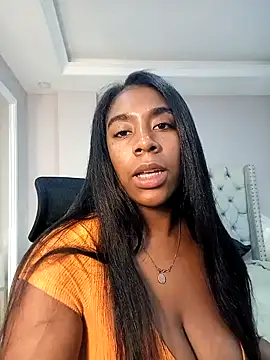 Snapshot of KloheCurvy chatting on December 18, 2024, 11:24 am KloheCurvy online show from December 18, 2024, 11:24 am