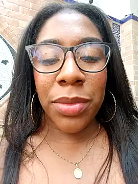 Snapshot of KloheCurvy chatting on January 7, 2025, 6:24 pm KloheCurvy online show from January 7, 2025, 6:24 pm