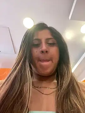 girl anni online show from January 29, 2025, 3:37 pm