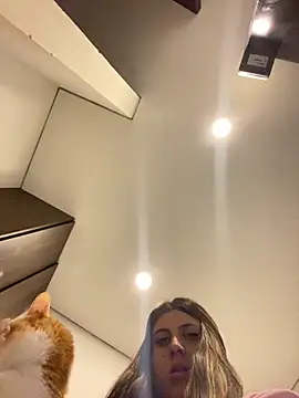 girl anni online show from October 19, 2025, 7:58 pm