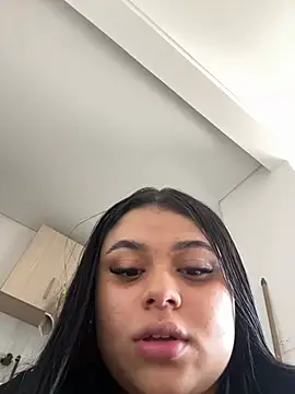 alissonfernandez  online show from January 15, 2025, 7:12 pm