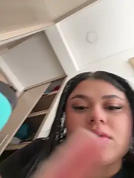 alissonfernandez  online show from January 16, 2025, 2:51 pm