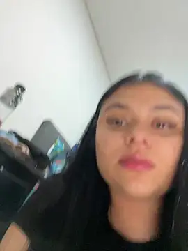 alissonfernandez  online show from February 6, 2025, 12:43 am