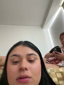 alissonfernandez  online show from February 15, 2025, 5:07 pm