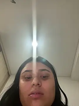 alissonfernandez  online show from March 6, 2025, 1:03 pm