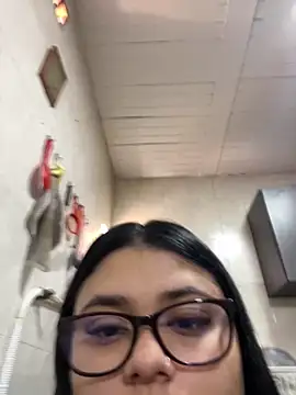 alissonfernandez  online show from October 1, 2025, 3:29 pm