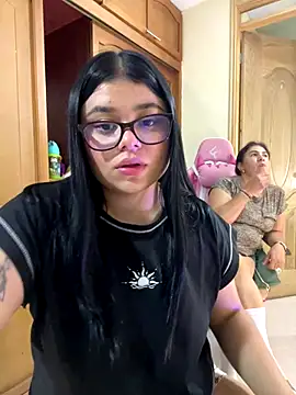 alissonfernandez  online show from October 18, 2025, 4:26 am