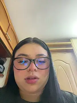 alissonfernandez  online show from April 2, 2026, 11:08 am