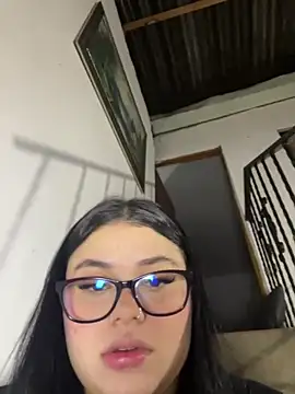 Snapshot of alissonfernandez_ chatting on May 29, 2026, 12:19 am alissonfernandez online show from May 29, 2026, 12:19 am
