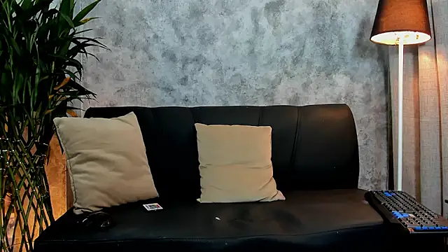 boyc022  online show from October 22, 2025, 11:32 am