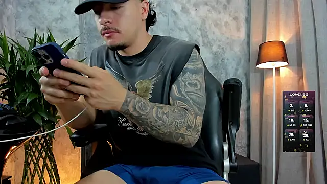 boyc022  online show from December 14, 2025, 12:54 pm