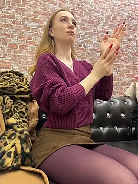  AngelMoon  online show from November 18, 2025, 4:06 am