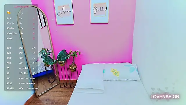 hornybarelylegalgirl online show from January 28, 2025, 12:32 pm