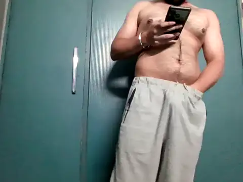 KeepCummingForYou73 online show from April 14, 2026, 9:32 pm