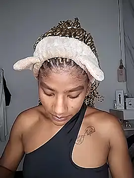 Sara Lewwis online show from October 11, 2025, 10:03 am