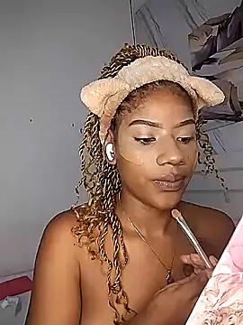 Sara Lewwis online show from October 15, 2025, 10:59 am