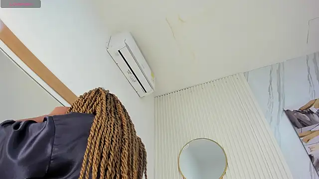 Sara Lewwis online show from November 2, 2025, 11:23 am