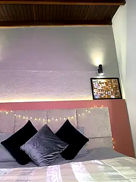 AniiRose online show from November 12, 2025, 11:47 pm