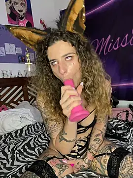 Snapshot of BlazyKitsune- chatting on December 29, 2024, 4:19 pm BlazyKitsune- online show from December 29, 2024, 4:19 pm
