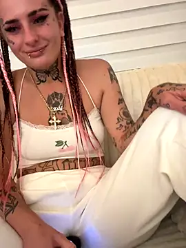 Snapshot of BlazyKitsune- chatting on September 18, 2025, 11:07 pm BlazyKitsune- online show from September 18, 2025, 11:07 pm