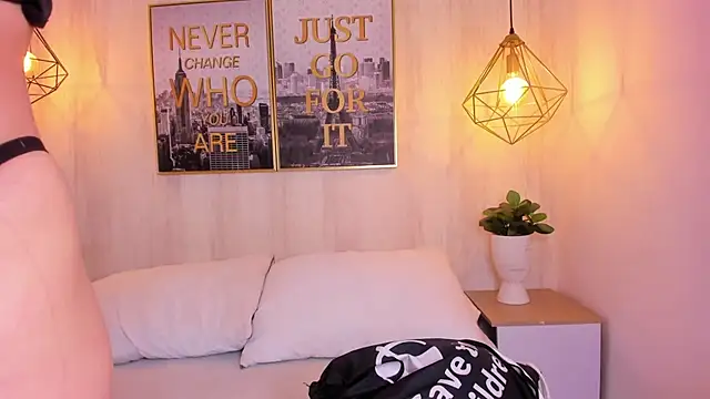 Snapshot of Theia_moon chatting on December 2, 2024, 12:40 pm Theia moon online show from December 2, 2024, 12:40 pm