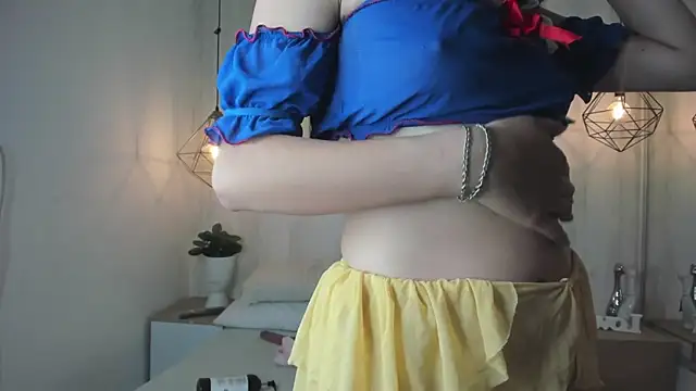 Snapshot of Theia_moon chatting on December 3, 2024, 12:49 pm Theia moon online show from December 3, 2024, 12:49 pm