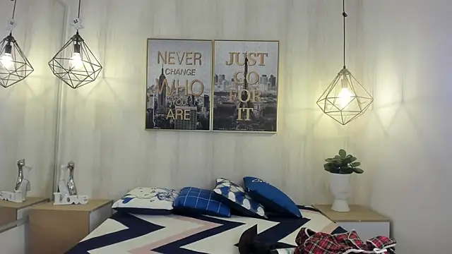 Snapshot of Theia_moon chatting on December 9, 2024, 12:40 pm Theia moon online show from December 9, 2024, 12:40 pm