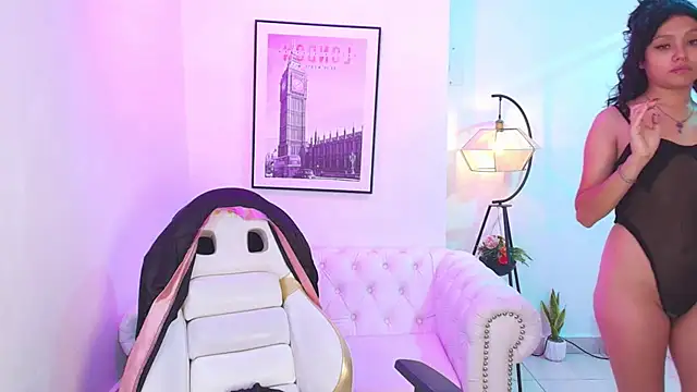 Snapshot of Theia_moon chatting on January 26, 2025, 12:22 pm Theia moon online show from January 26, 2025, 12:22 pm