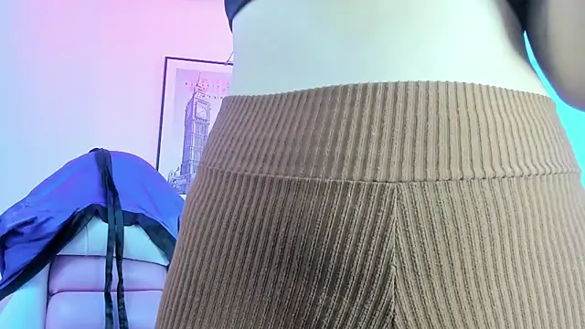 Snapshot of Theia_moon chatting on February 7, 2025, 12:39 pm Theia moon online show from February 7, 2025, 12:39 pm