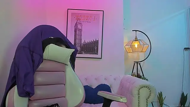 Snapshot of Theia_moon chatting on February 8, 2025, 12:39 pm Theia moon online show from February 8, 2025, 12:39 pm