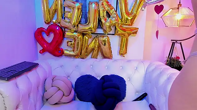 Snapshot of Theia_moon chatting on February 14, 2025, 3:26 pm Theia moon online show from February 14, 2025, 3:26 pm