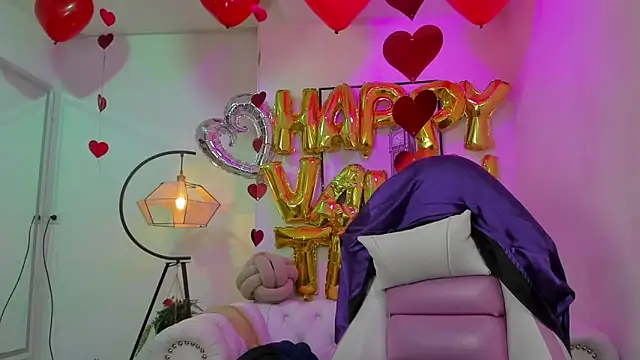 Snapshot of Theia_moon chatting on February 15, 2025, 12:54 pm Theia moon online show from February 15, 2025, 12:54 pm