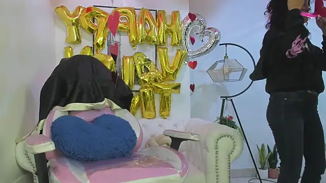 Snapshot of Theia_moon chatting on February 17, 2025, 12:38 pm Theia moon online show from February 17, 2025, 12:38 pm