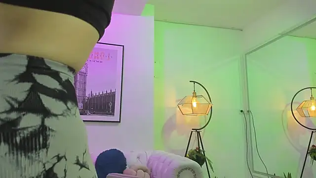 Snapshot of Theia_moon chatting on March 11, 2025, 12:50 pm Theia moon online show from March 11, 2025, 12:50 pm