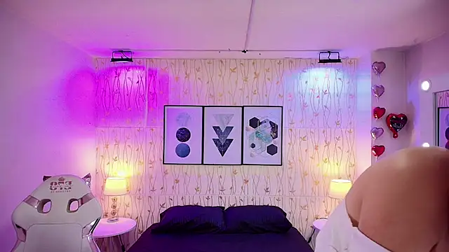 Snapshot of Theia_moon chatting on March 16, 2025, 4:09 am Theia moon online show from March 16, 2025, 4:09 am