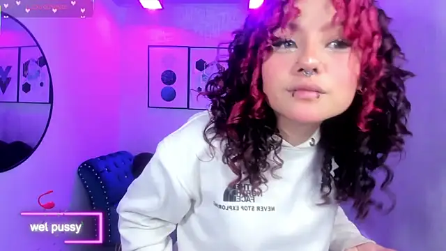 Snapshot of Theia_moon chatting on October 6, 2025, 1:30 pm Theia moon online show from October 6, 2025, 1:30 pm