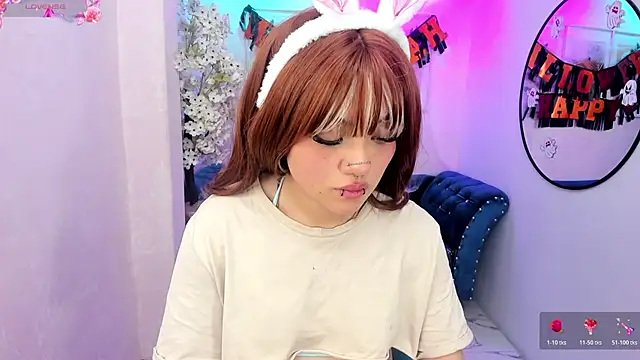 Snapshot of Theia_moon chatting on October 30, 2025, 2:46 am Theia moon online show from October 30, 2025, 2:46 am