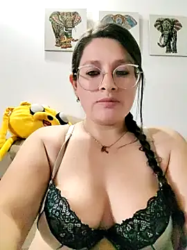 Snapshot of Neve_Collins chatting on January 21, 2025, 8:52 am Neve Collins online show from January 21, 2025, 8:52 am