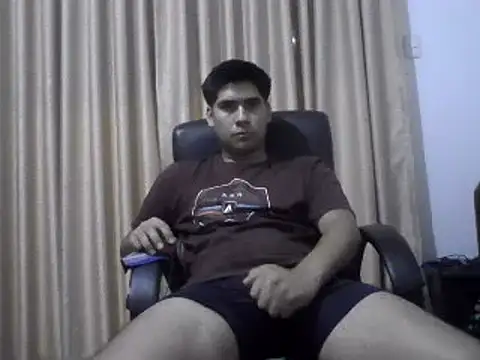 estudiante69 online show from December 9, 2024, 12:01 am