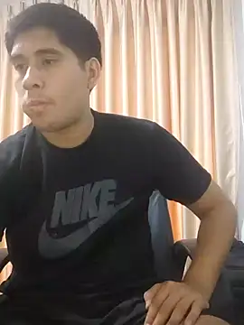 estudiante69 online show from December 11, 2024, 11:21 pm